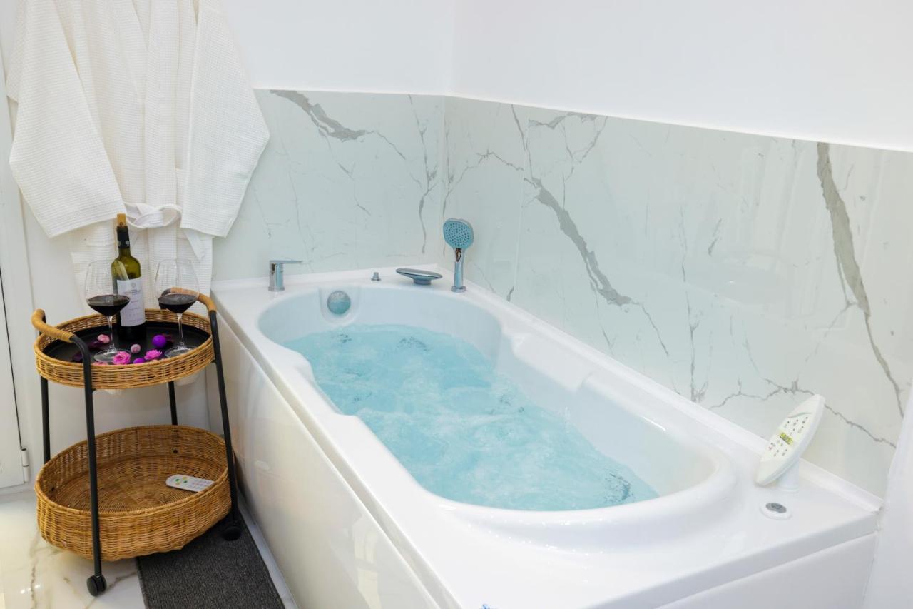 Apollo 2 Bd Jacuzzi Suite Atina Dış mekan fotoğraf